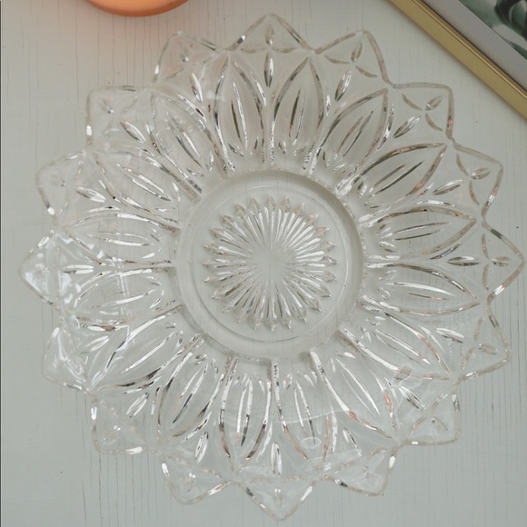 Vintage Clear Glass Petal Servinτ°g Bowl